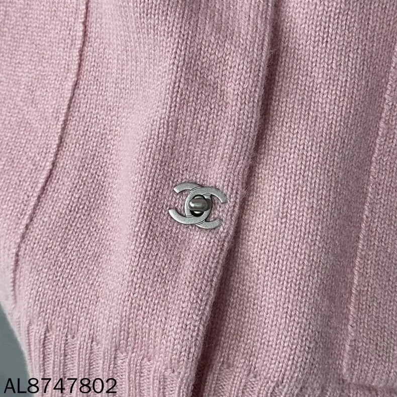 Chanel Baby Pink Cashmere Cardigan from Chanel Size XS / US 0-2 / IT 36-38 - 6 Thumbnail