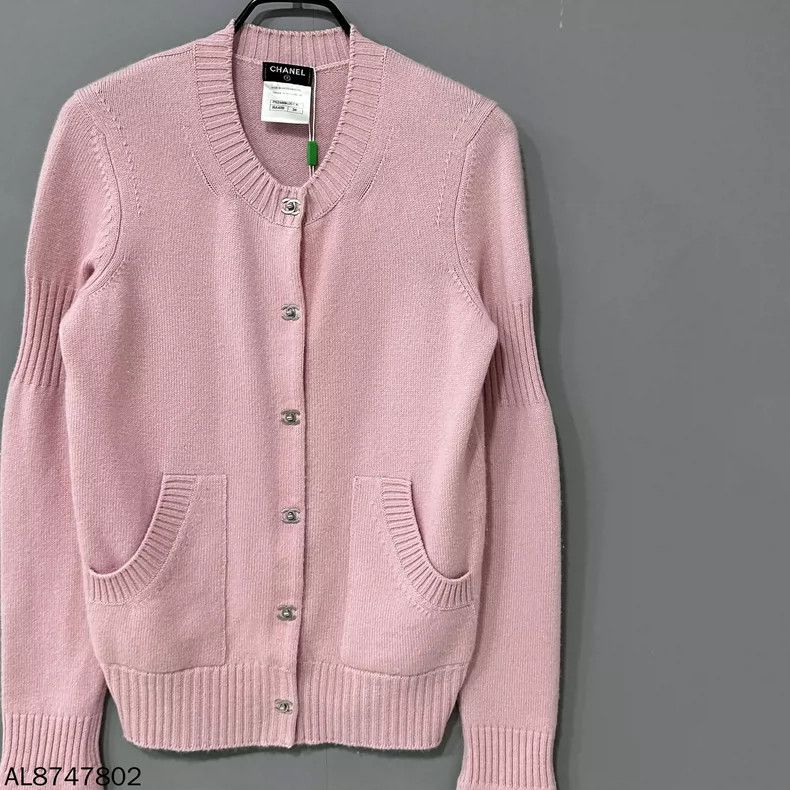 Chanel Baby Pink Cashmere Cardigan from Chanel Size XS / US 0-2 / IT 36-38 - 2 Thumbnail