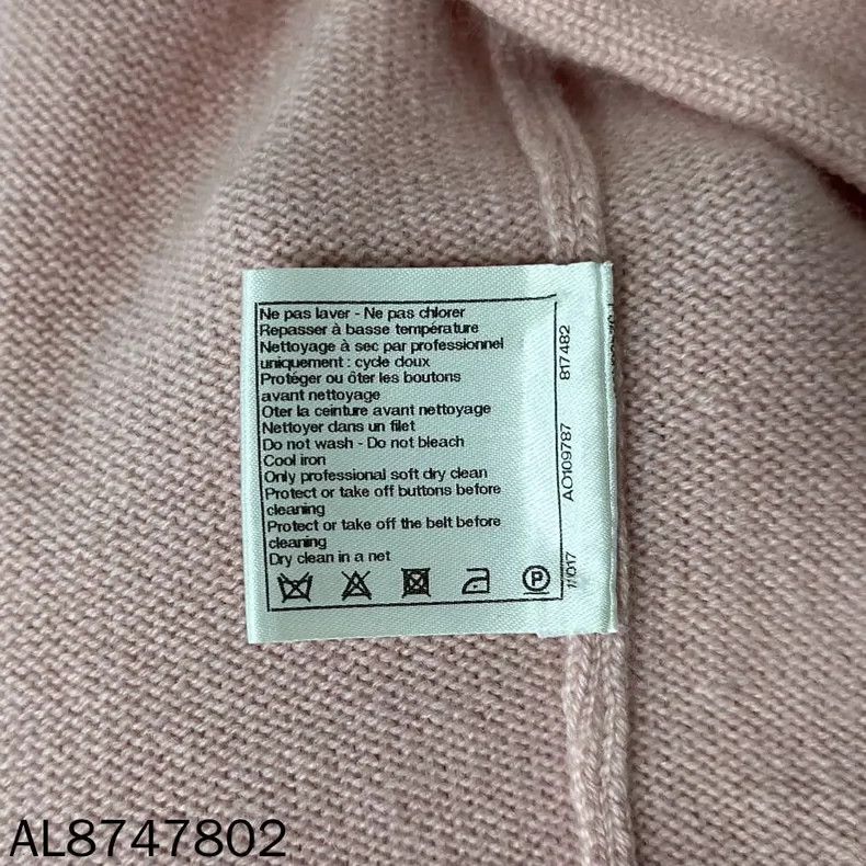 Chanel Baby Pink Cashmere Cardigan from Chanel Size XS / US 0-2 / IT 36-38 - 4 Thumbnail