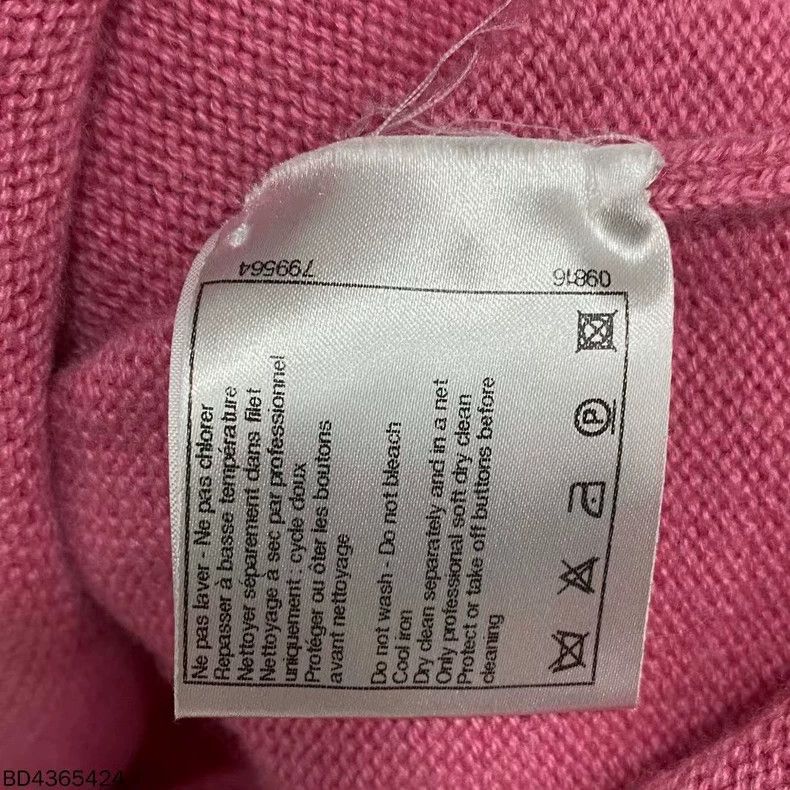 Chanel Pink Cashmere Cardigan by Chanel Size M / US 6-8 / IT 42-44 - 4 Thumbnail