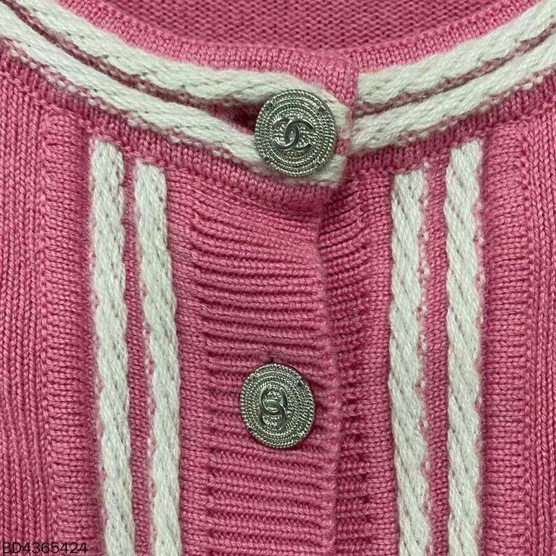 Chanel Pink Cashmere Cardigan by Chanel Size M / US 6-8 / IT 42-44 - 5 Thumbnail
