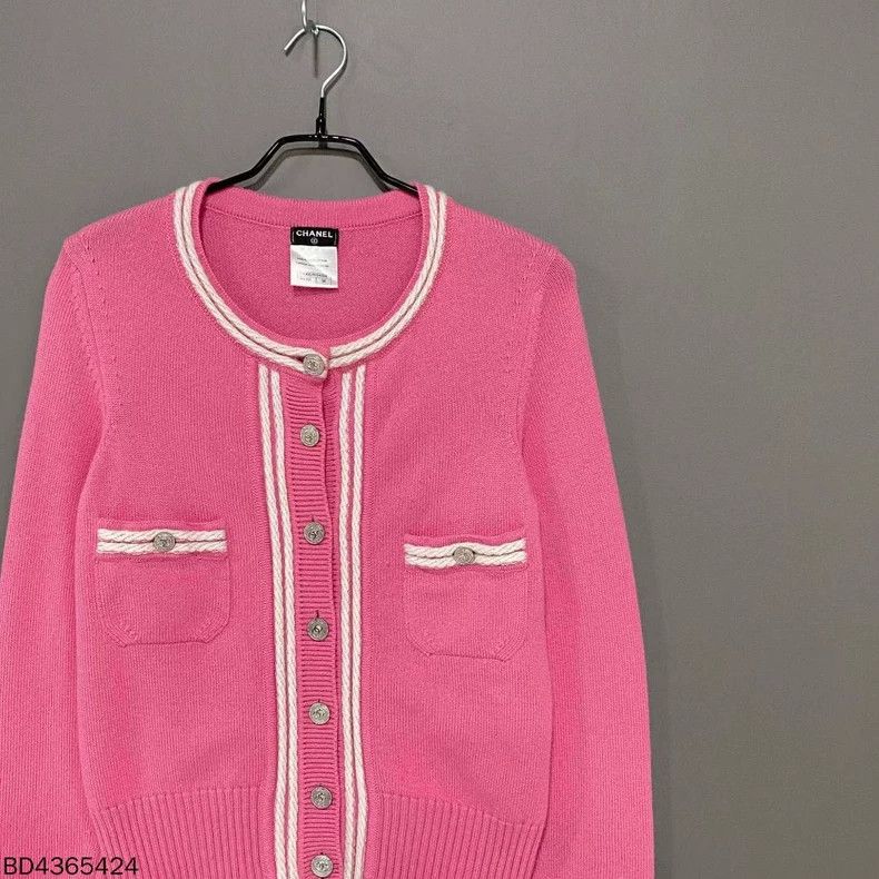 Chanel Pink Cashmere Cardigan by Chanel Size M / US 6-8 / IT 42-44 - 2 Thumbnail