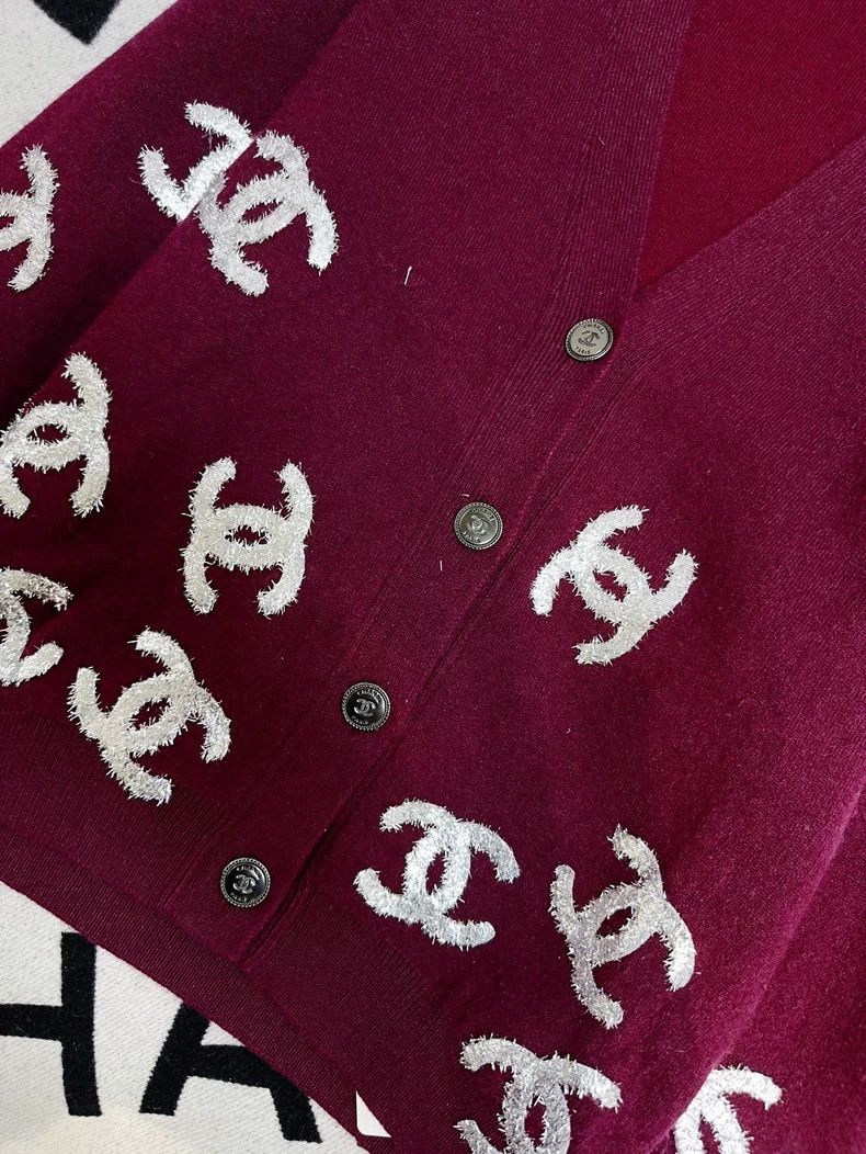 Chanel Chanel Burgundy Knit Cardigan with Logo Size S / US 4 / IT 40 - 2 Thumbnail