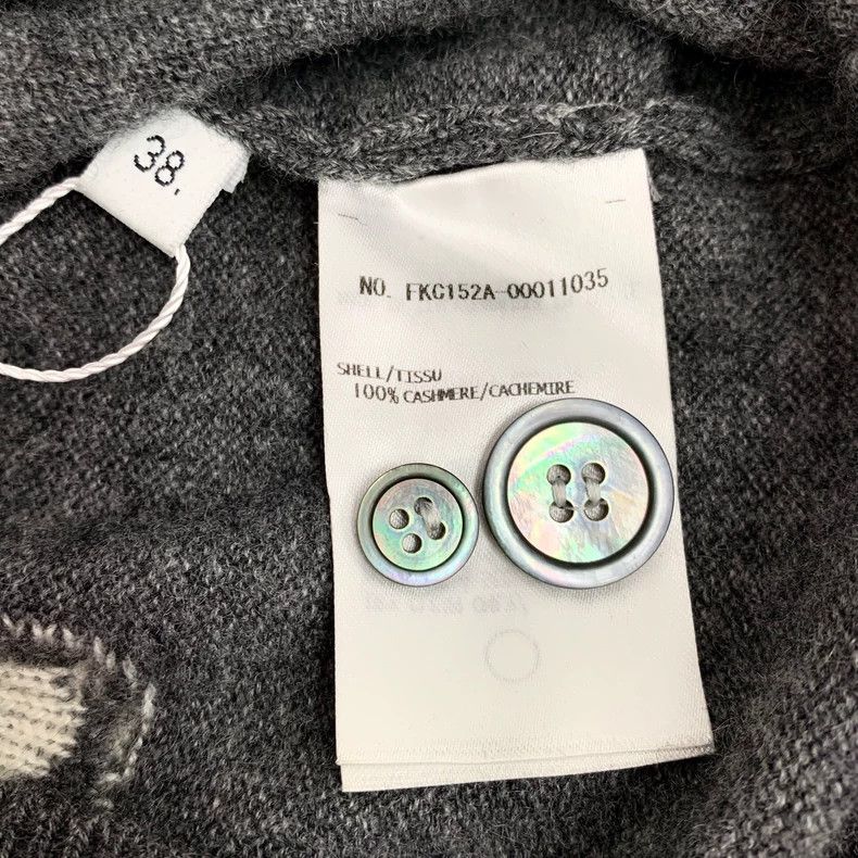 Thom Browne Thom Browne Gray Cashmere V-Neck Cardigan Size S / US 4 / IT 40 - 7 Thumbnail