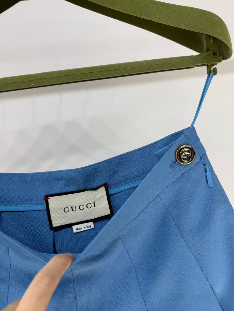 Gucci New Gucci Blue Pleated Skirt with Gold Button Size 36" / US 14 / IT 50 - 4 Thumbnail