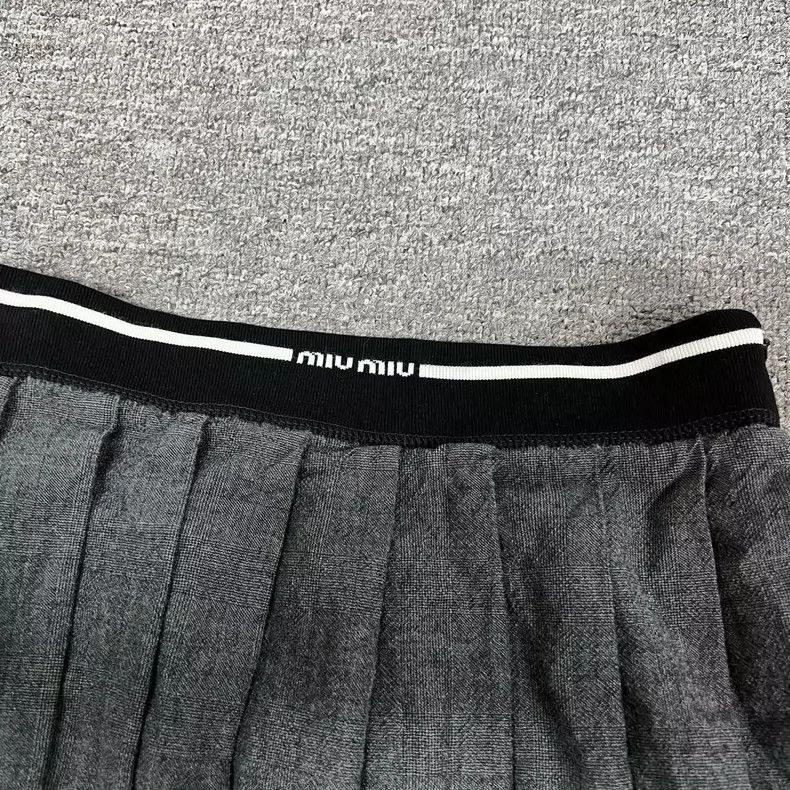 Miu Miu Miu Miu Wool Pleated Logo Mini Skirt Size 38" / US 16 / IT 52 - 4 Thumbnail