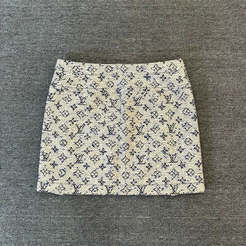 Louis Vuitton Louis Vuitton Button-Up Short Skirt for Women Size 40" / US 18 - 2 Thumbnail