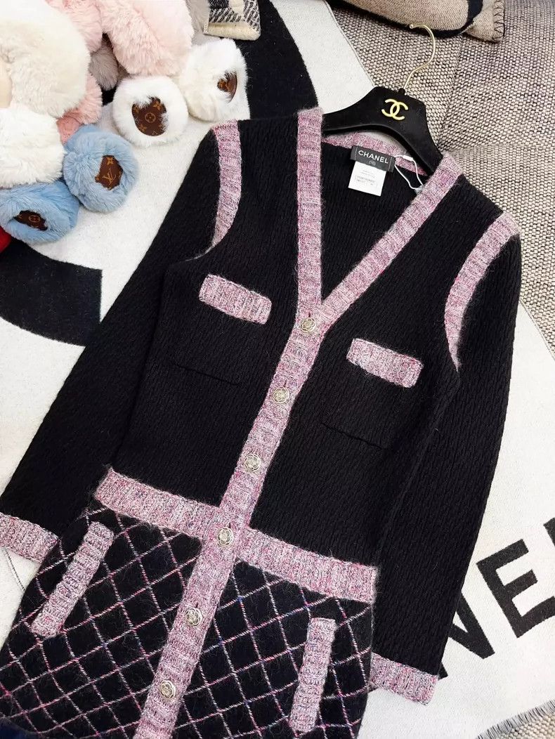 Chanel Chanel Black Knit Dress with Pink Edging Size XS / US 0-2 / IT 36-38 - 2 Thumbnail