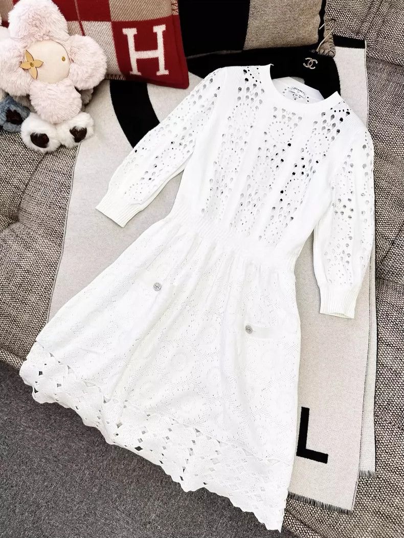 Chanel Chanel White Long Sleeve Knit Dress Size XS / US 0-2 / IT 36-38 - 2 Thumbnail