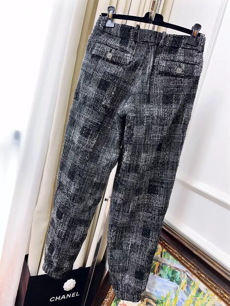 Chanel Chanel Gray Plaid Tapered Pants With Tags Size 34" / US 12 / IT 48 - 2 Thumbnail