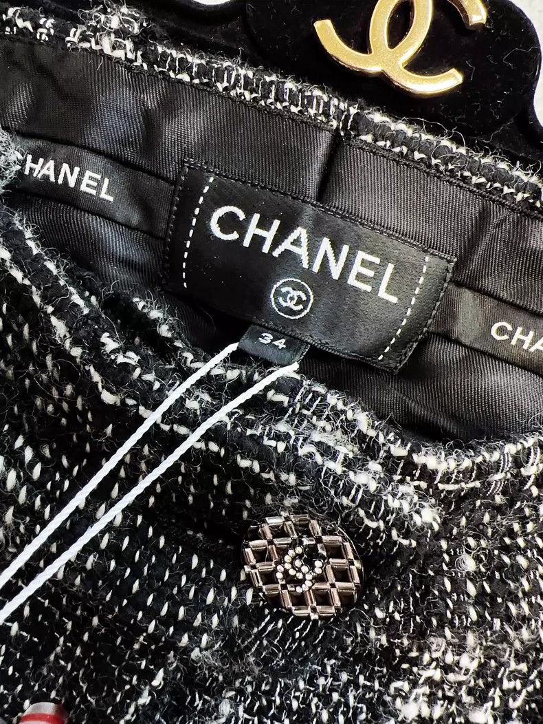 Chanel Chanel Gray Plaid Tapered Pants With Tags Size 34" / US 12 / IT 48 - 4 Thumbnail