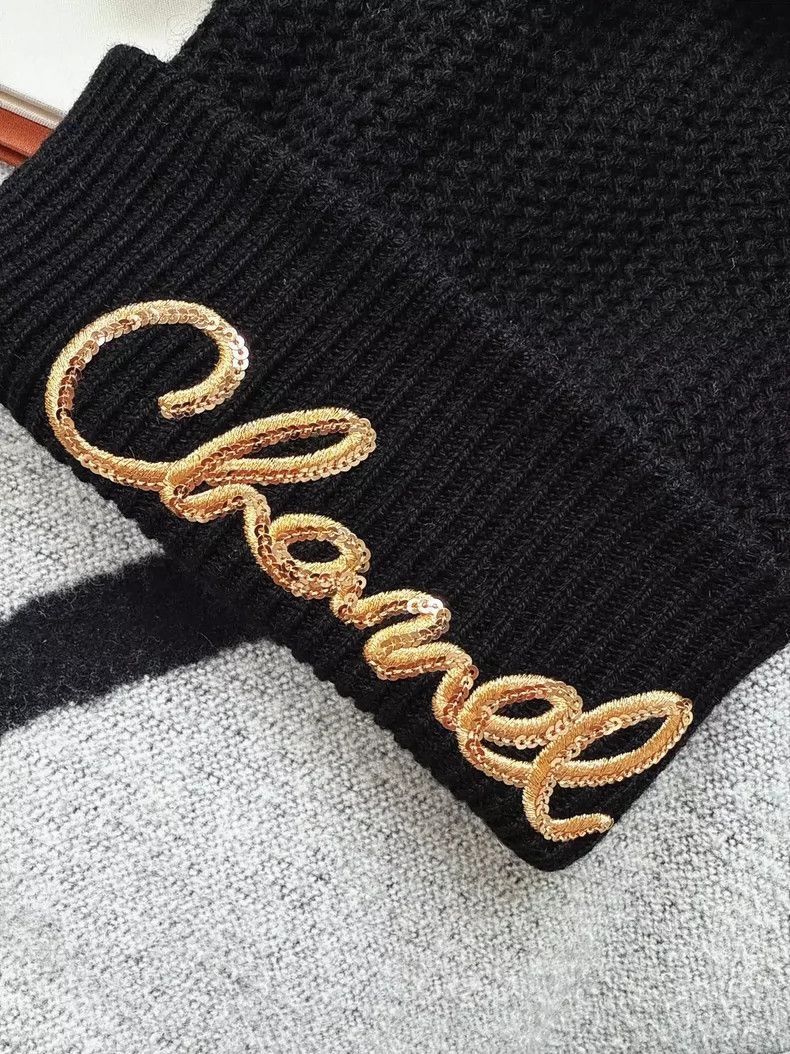 Chanel Chanel Black Knit Beanie with Gold Logo Size ONE SIZE - 2 Thumbnail