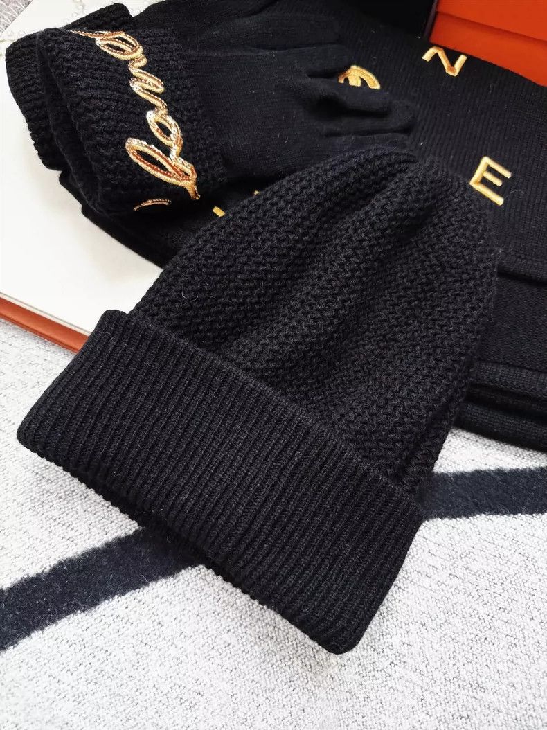 Chanel Chanel Black Knit Beanie with Gold Logo Size ONE SIZE - 3 Thumbnail