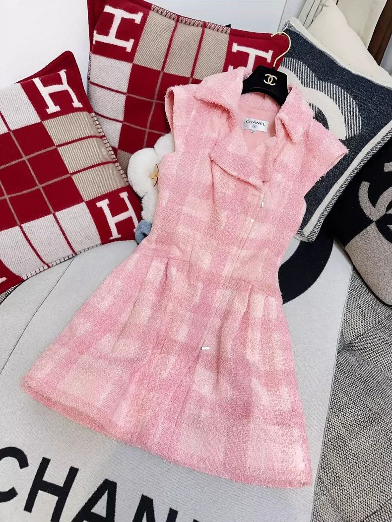 Chanel Chanel Pink Sleeveless Tweed Dress and Coat Size XS / US 0-2 / IT 36-38 - 2 Thumbnail