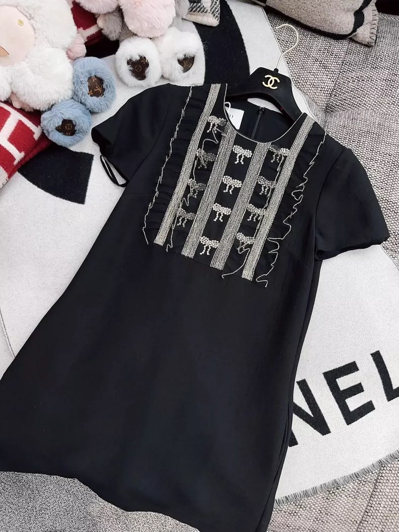 Valentino Valentino Black Short Sleeve Dress with Embellishments Size M / US 6-8 / IT 42-44 - 2 Thumbnail
