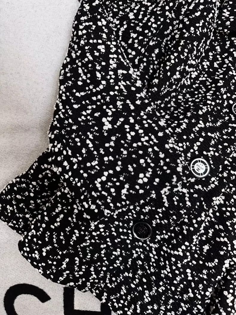 Chanel Chanel Black and White Short Jacket with Belt Size XS / US 0-2 / IT 36-38 - 4 Thumbnail