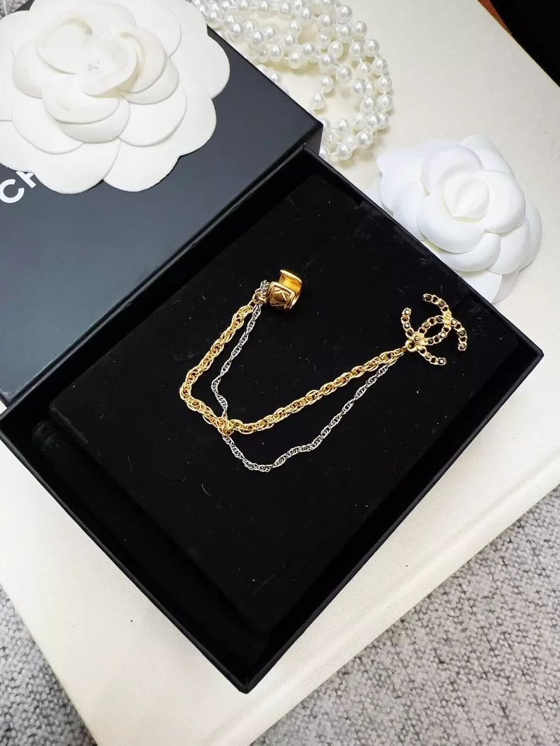 Chanel Chanel Earrings with Single Side Design Size ONE SIZE - 6 Thumbnail