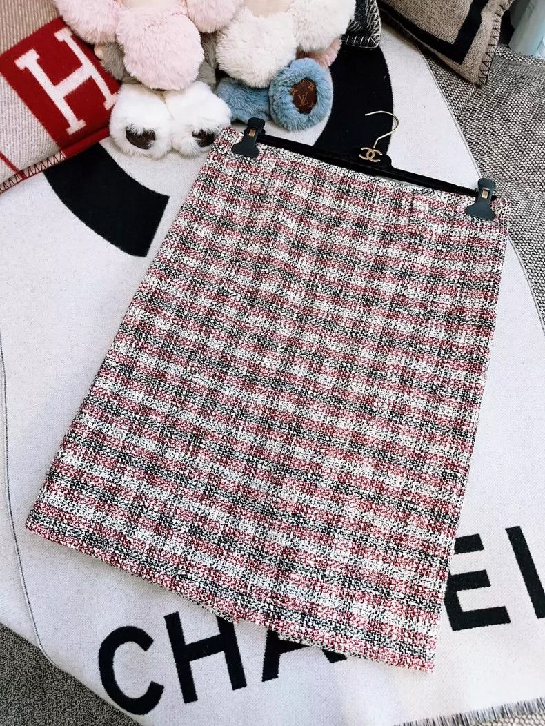 Prada Miu Miu Red Tweed Skirt Size 38 Size 38" / US 16 / IT 52 - 2 Thumbnail