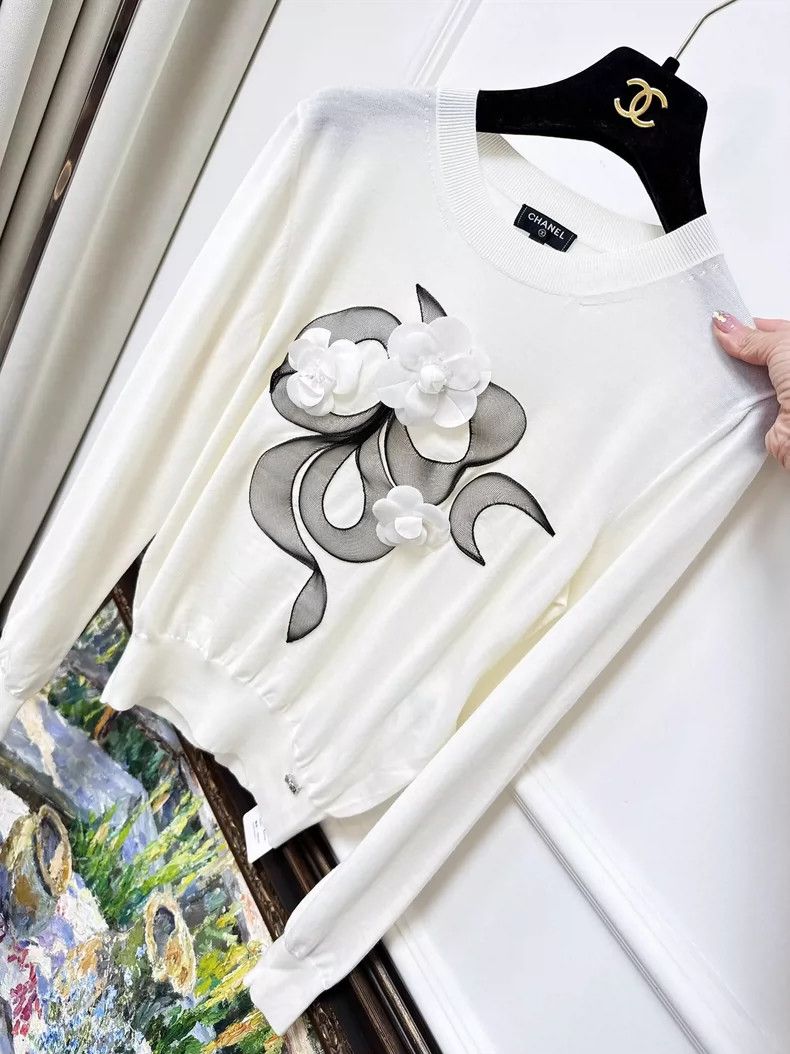 Chanel Chanel White Camellia Knit Top Size XS / US 0-2 / IT 36-38 - 2 Thumbnail