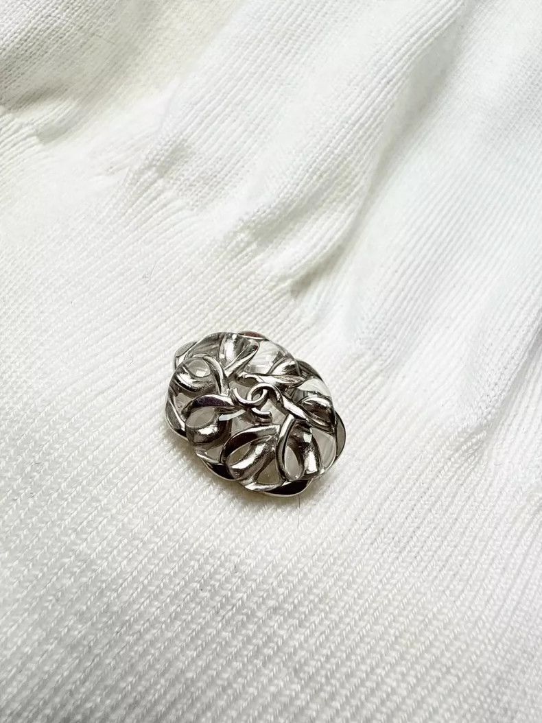 Chanel Chanel White Camellia Knit Top Size XS / US 0-2 / IT 36-38 - 4 Thumbnail