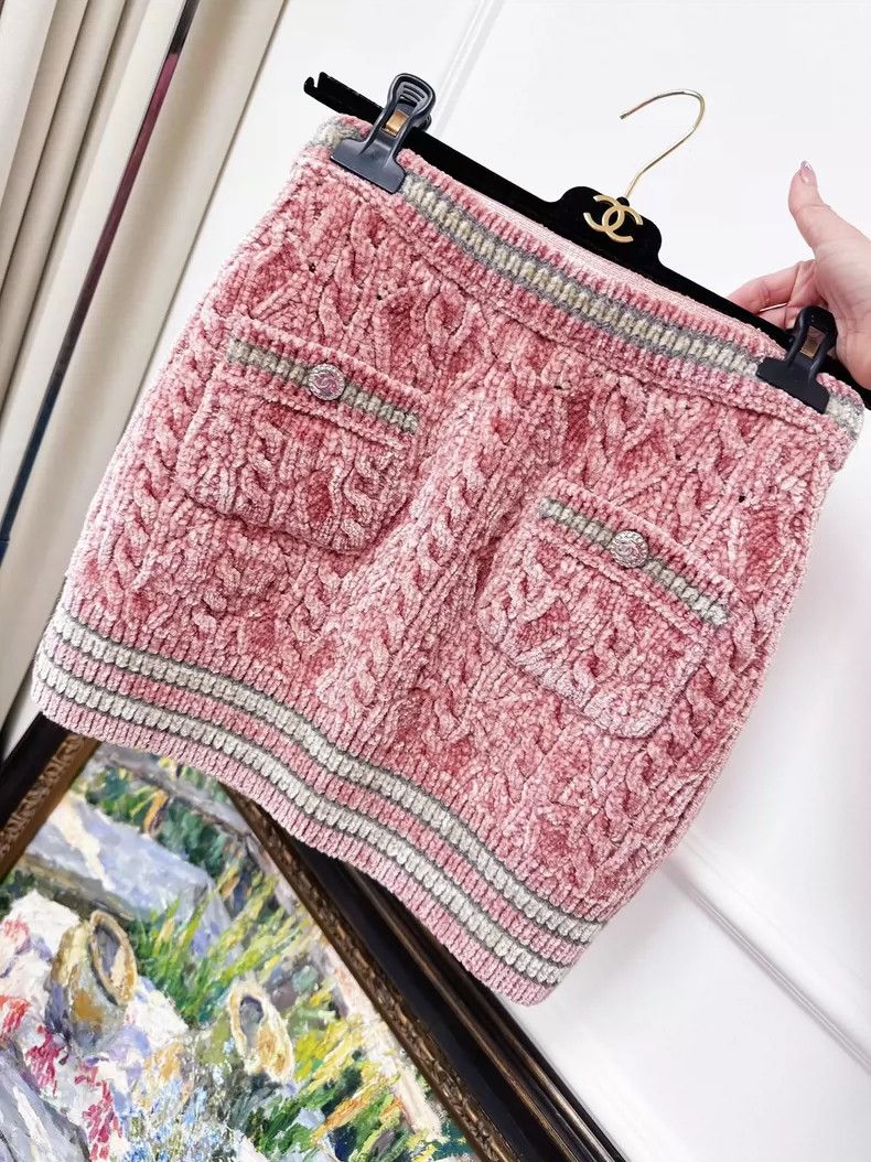 Chanel Chanel Pink Velvet Skirt Size 34 Size 34" / US 12 / IT 48 - 2 Thumbnail