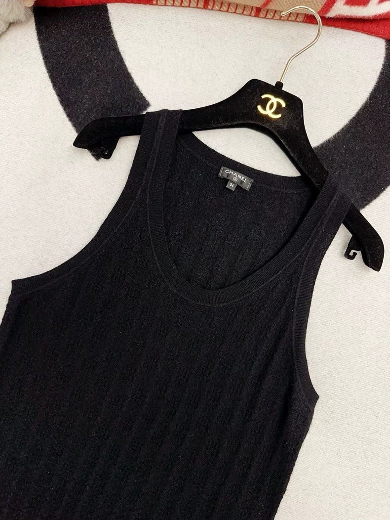 Chanel Black Sleeveless Knit Top Size 34