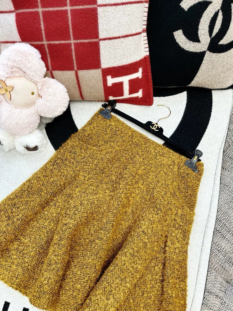 Chanel Chanel Yellow Flared Skirt Size 38 Size 38" / US 16 / IT 52 - 2 Thumbnail