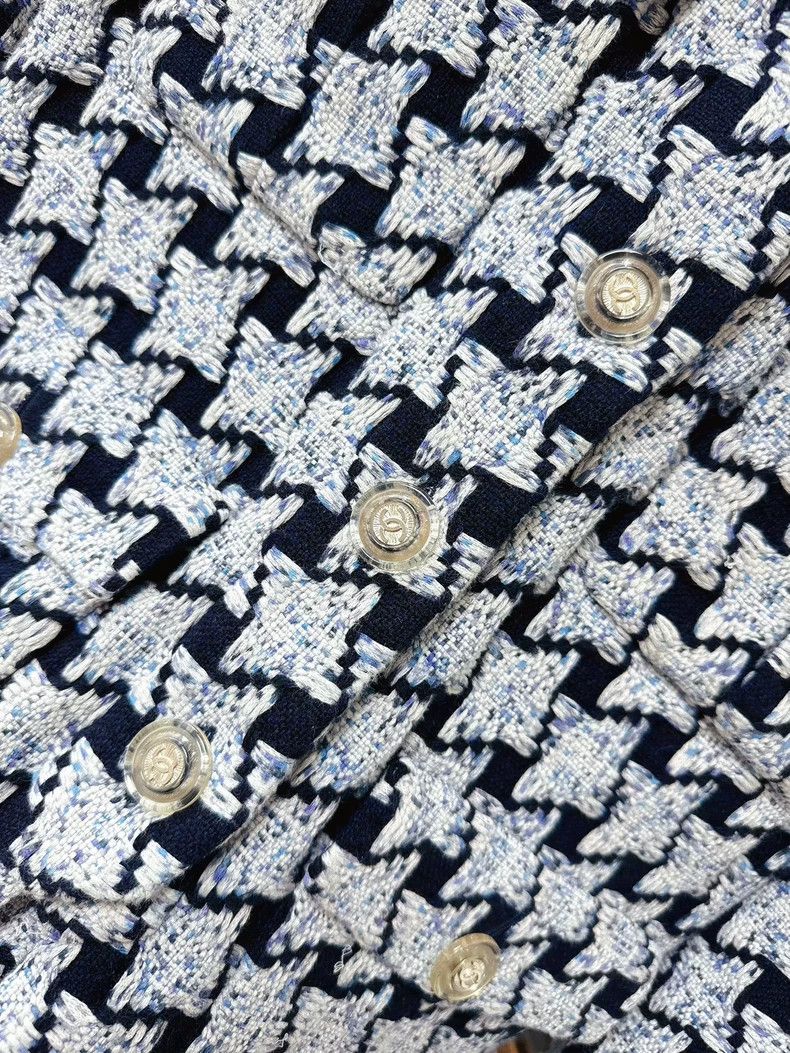 Chanel Chanel 19B Blue White Houndstooth Tweed Jacket Size XS / US 0-2 / IT 36-38 - 2 Thumbnail