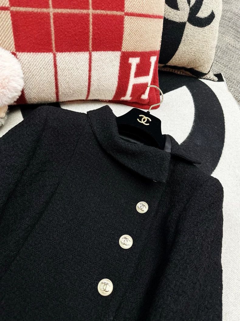 Chanel Chanel Black Gold Jacket with Turned Collar Size S / US 4 / IT 40 - 2 Thumbnail