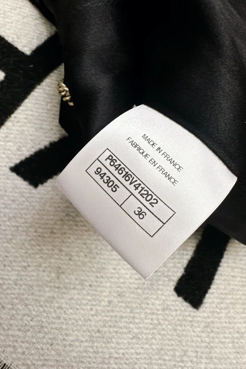 Chanel Chanel Black Gold Jacket with Turned Collar Size S / US 4 / IT 40 - 5 Thumbnail