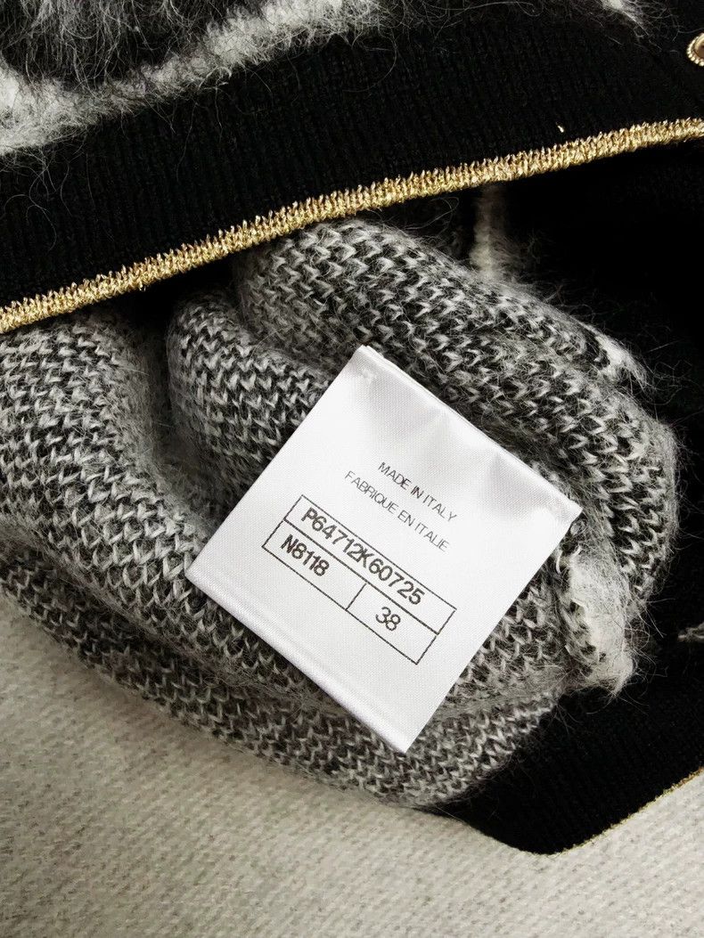 Chanel Chanel Floral Cardigan with Gold Buttons Size M / US 6-8 / IT 42-44 - 4 Thumbnail