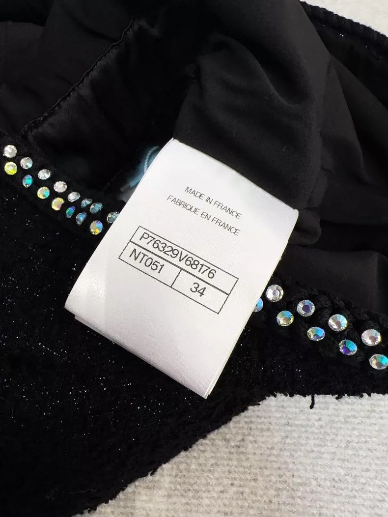 Chanel Chanel Black Tweed Shorts with Rhinestones Size 34" / US 12 / IT 48 - 6 Thumbnail
