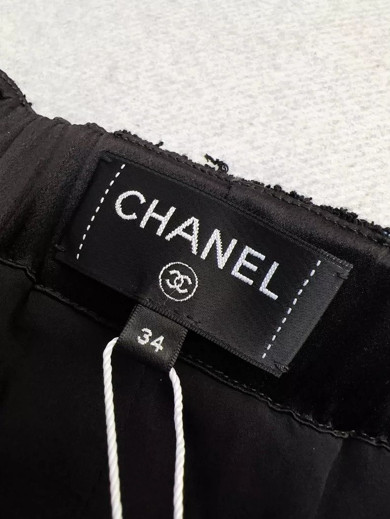 Chanel Chanel Black Tweed Shorts with Rhinestones Size 34" / US 12 / IT 48 - 5 Thumbnail