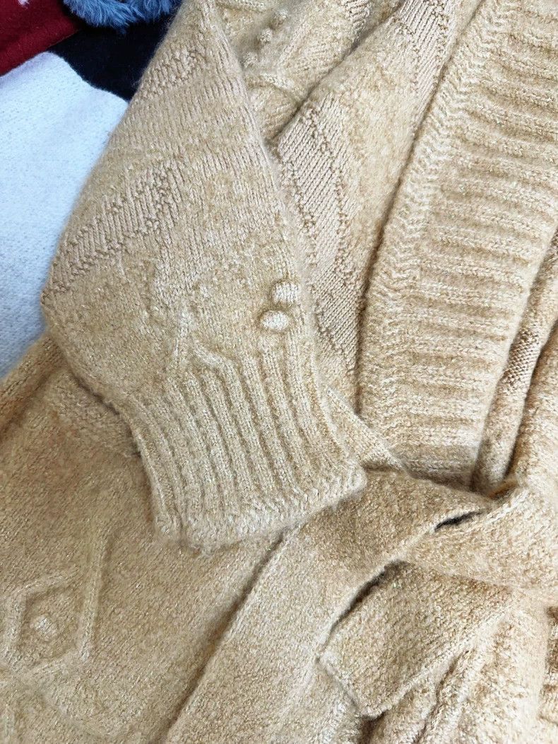 Chanel Chanel Beige Knit Cardigan with Pockets Size M / US 6-8 / IT 42-44 - 3 Thumbnail