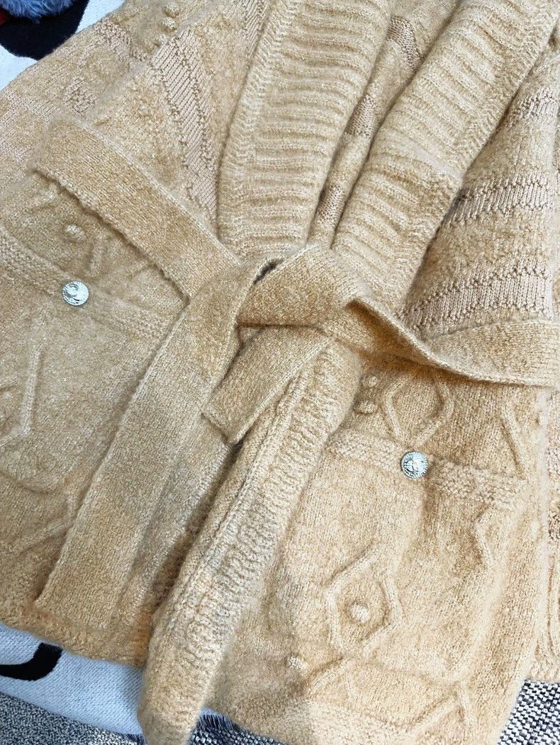 Chanel Chanel Beige Knit Cardigan with Pockets Size M / US 6-8 / IT 42-44 - 4 Thumbnail