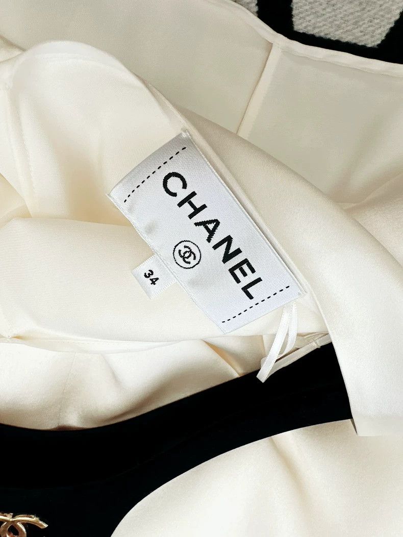 Chanel Chanel Silk Long Sleeve V-Neck Top Size S / US 4 / IT 40 - 8 Thumbnail