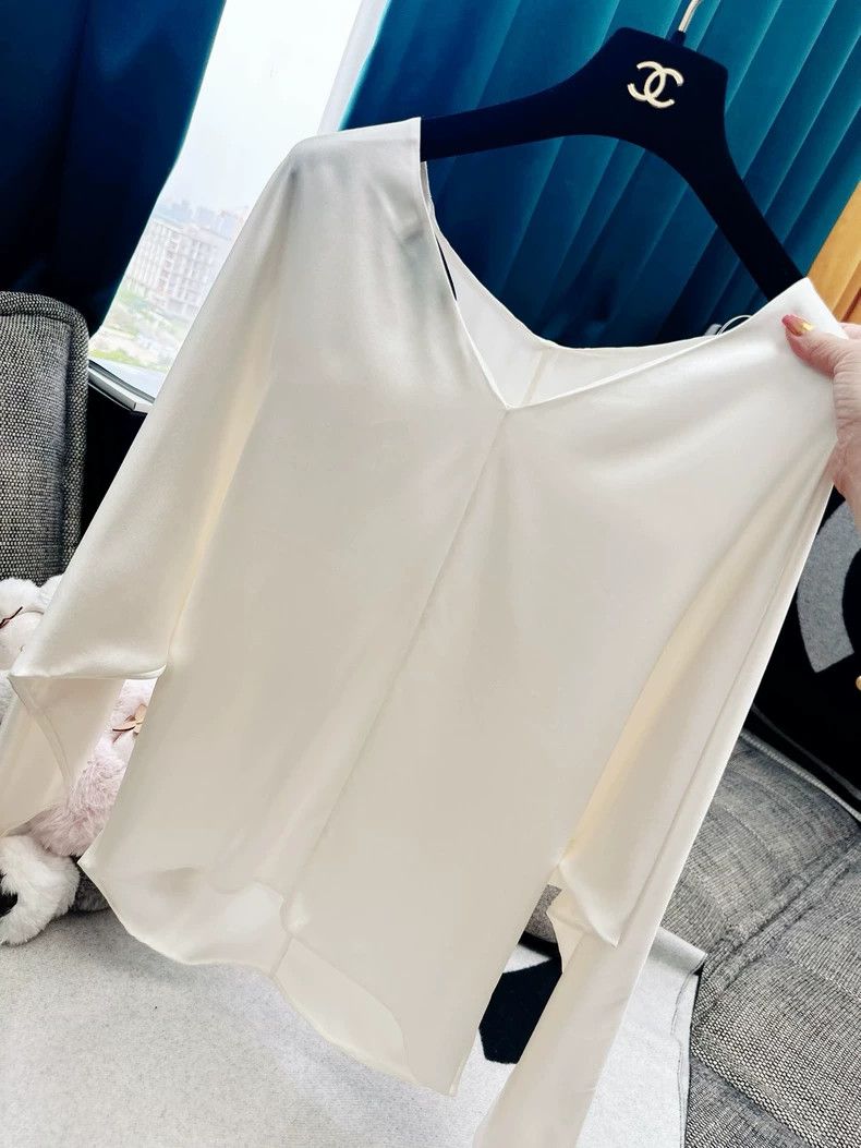 Chanel Chanel Silk Long Sleeve V-Neck Top Size S / US 4 / IT 40 - 3 Thumbnail