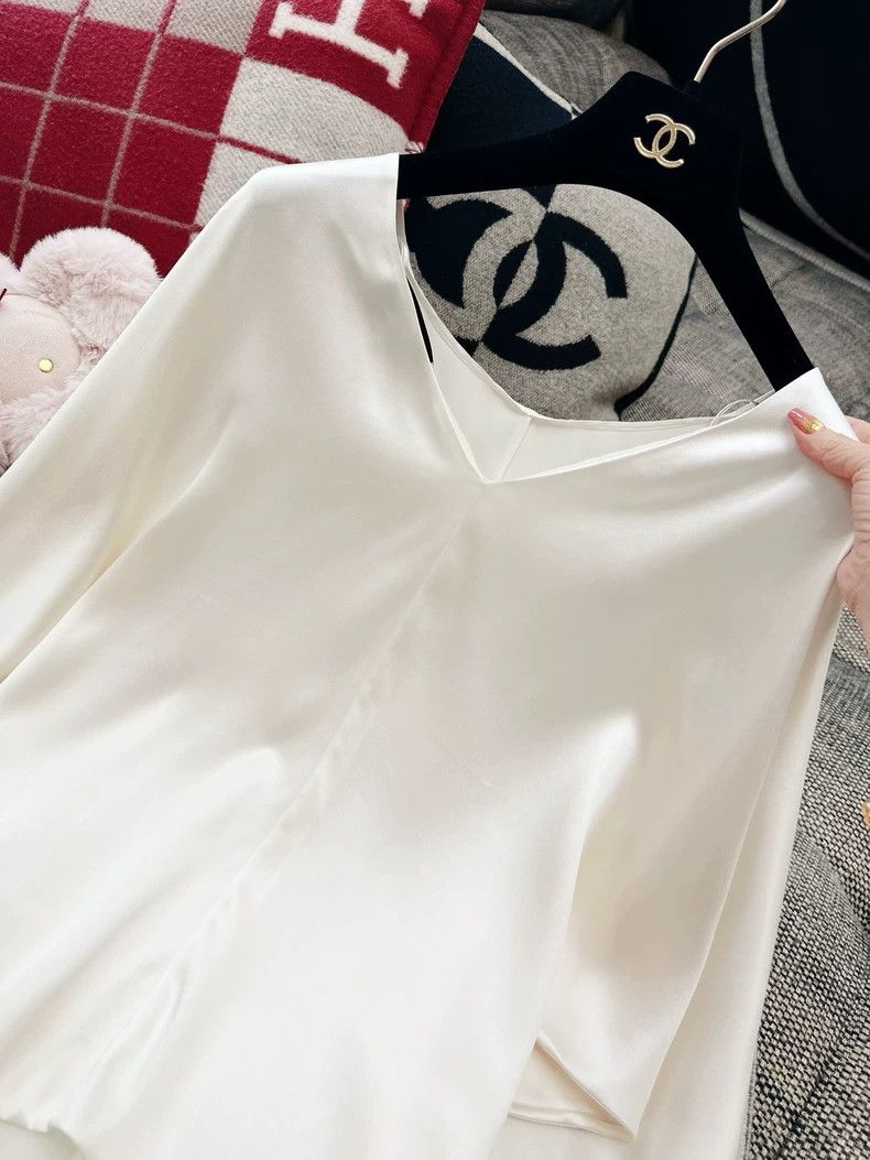Chanel Chanel Silk Long Sleeve V-Neck Top Size S / US 4 / IT 40 - 9 Thumbnail
