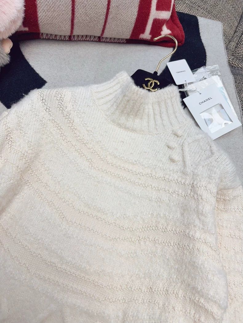 Chanel Chanel White Knit Sweater from Ski Collection Size S / US 4 / IT 40 - 2 Thumbnail