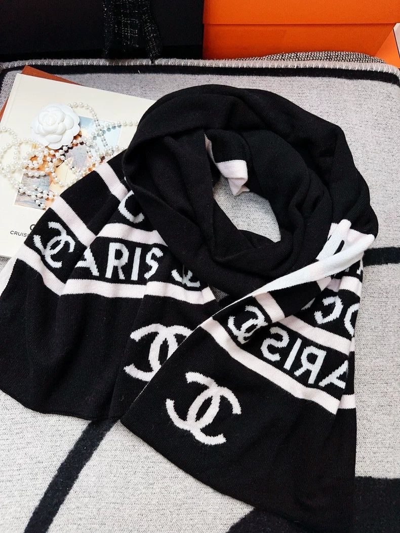 Chanel Chanel Black and White Cashmere Scarf Size ONE SIZE - 3 Thumbnail