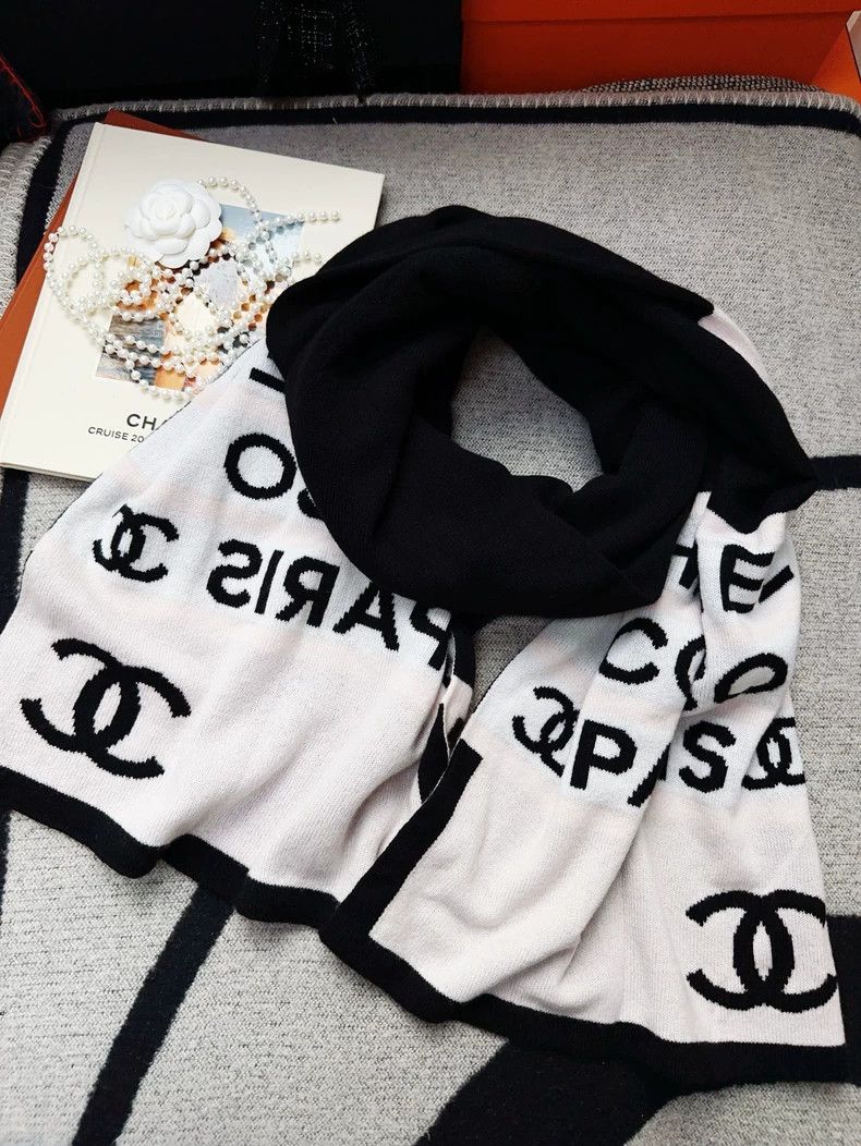 Chanel Chanel Black and White Cashmere Scarf Size ONE SIZE - 5 Thumbnail