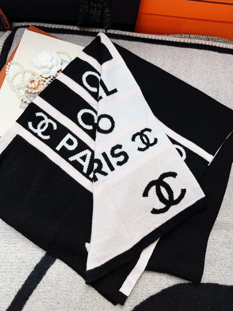Chanel Chanel Black and White Cashmere Scarf Size ONE SIZE - 2 Thumbnail