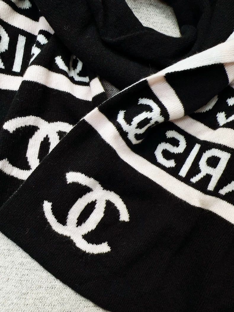 Chanel Chanel Black and White Cashmere Scarf Size ONE SIZE - 6 Thumbnail