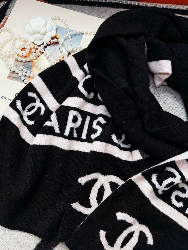 Chanel Chanel Black and White Cashmere Scarf Size ONE SIZE - 4 Thumbnail