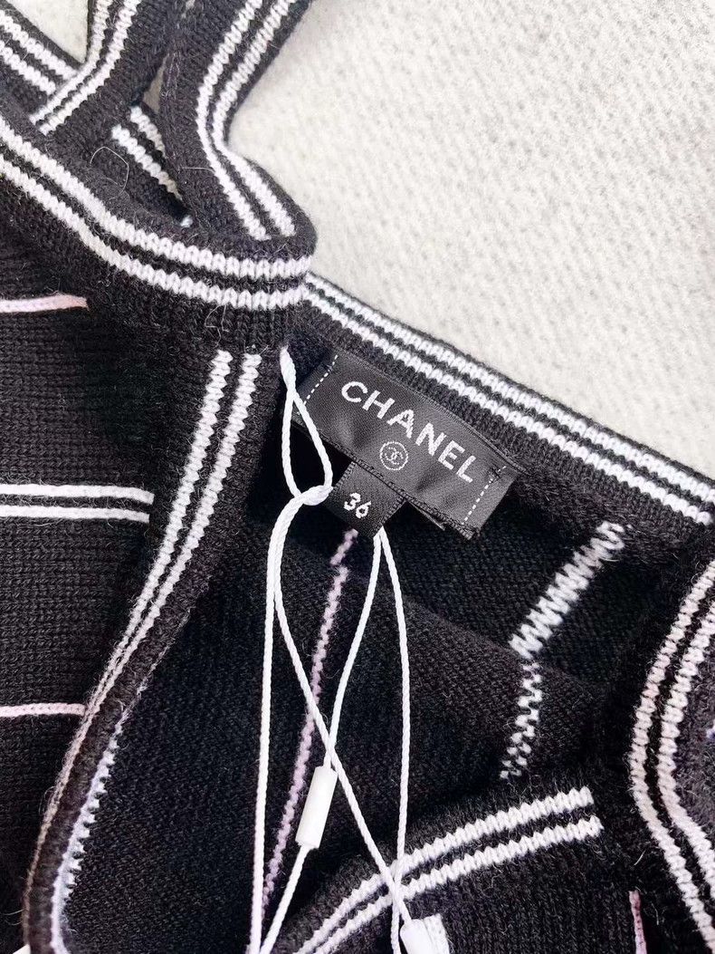 Chanel Chanel Black and White Striped Knit Top Size S / US 4 / IT 40 - 3 Thumbnail