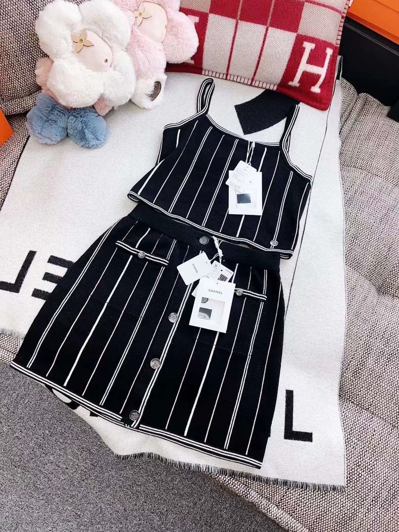Chanel Chanel Black and White Striped Knit Top Size S / US 4 / IT 40 - 2 Thumbnail
