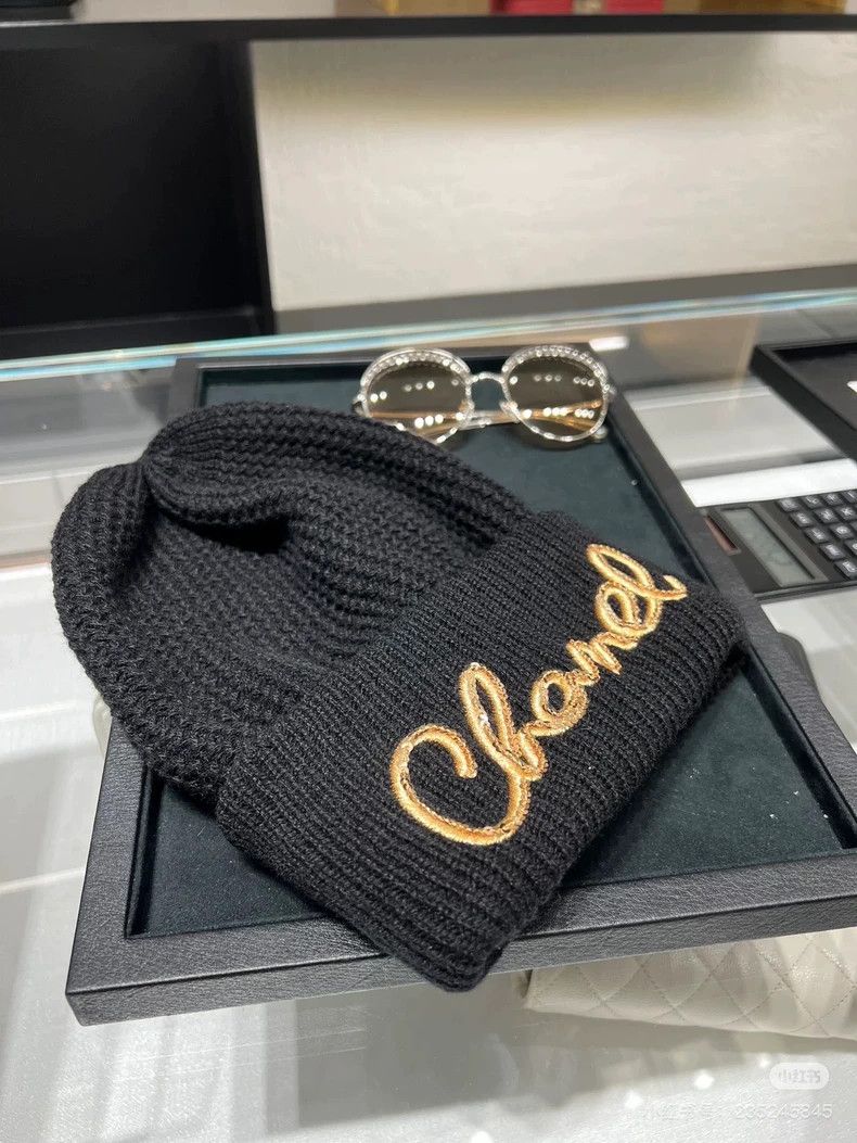 Chanel Chanel Black Knitted Beanie with Sequins Size ONE SIZE - 6 Thumbnail