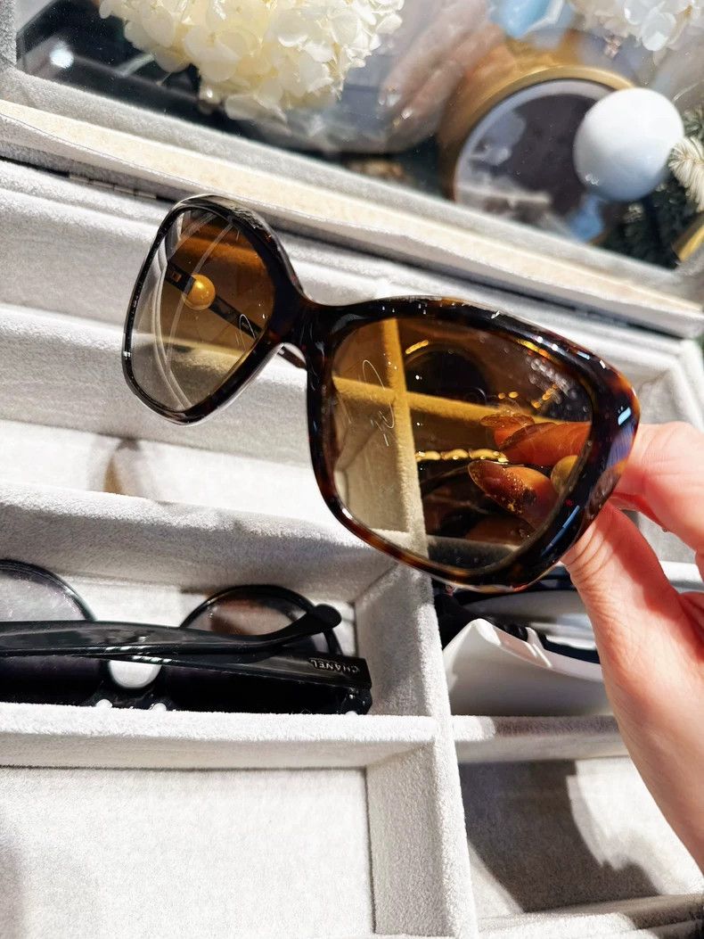 Chanel Chanel Tortoiseshell Sunglasses with Pearl Legs Size ONE SIZE - 5 Thumbnail