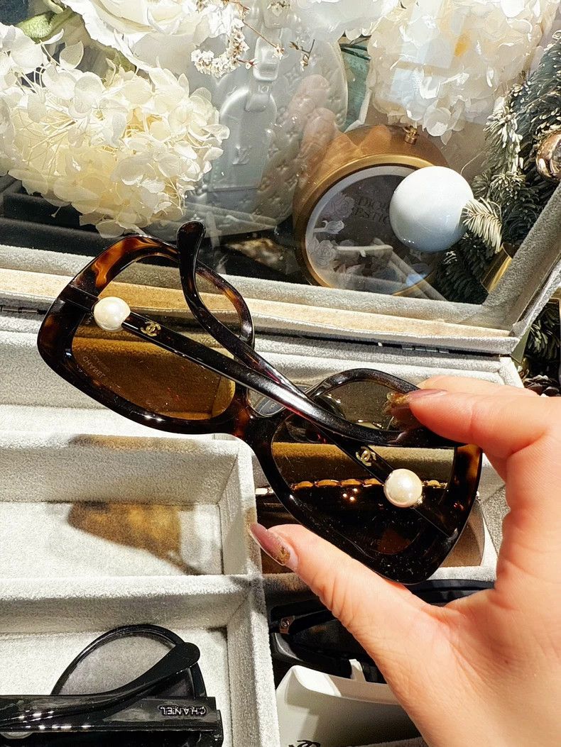 Chanel Chanel Tortoiseshell Sunglasses with Pearl Legs Size ONE SIZE - 3 Thumbnail