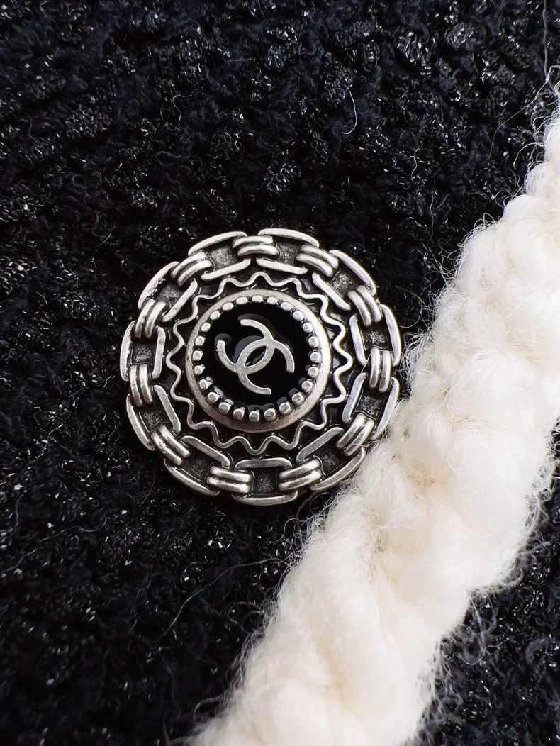 Chanel Chanel Black and White Boucle Jacket Size S / US 4 / IT 40 - 4 Thumbnail
